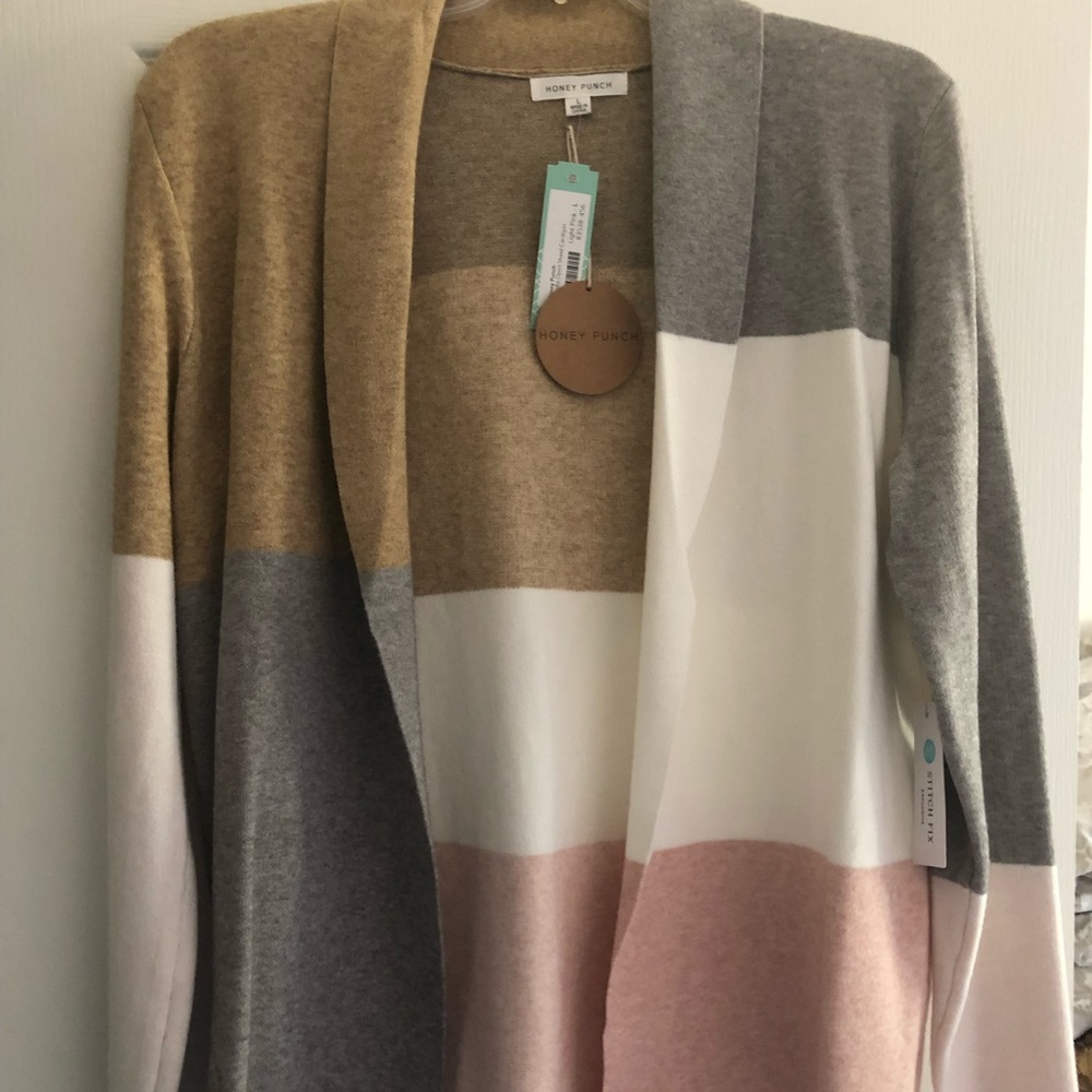 Size L Honey Punch sweater. NWT.